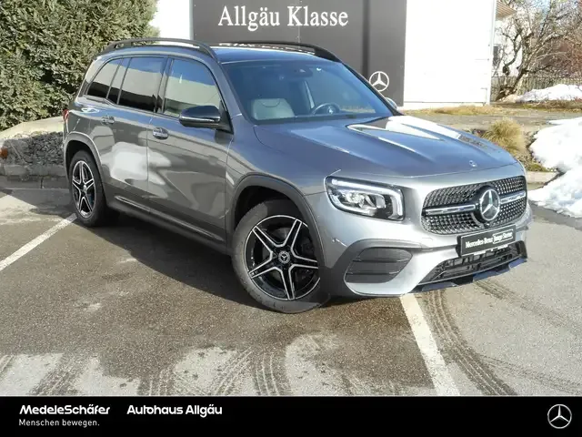 Mercedes-Benz GLB 220