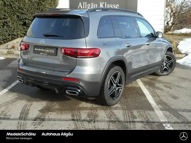 Mercedes-Benz GLB 220