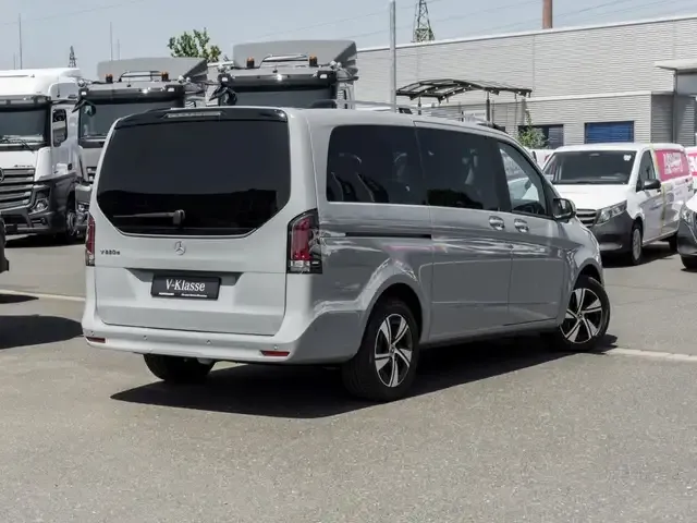 Mercedes-Benz V 220