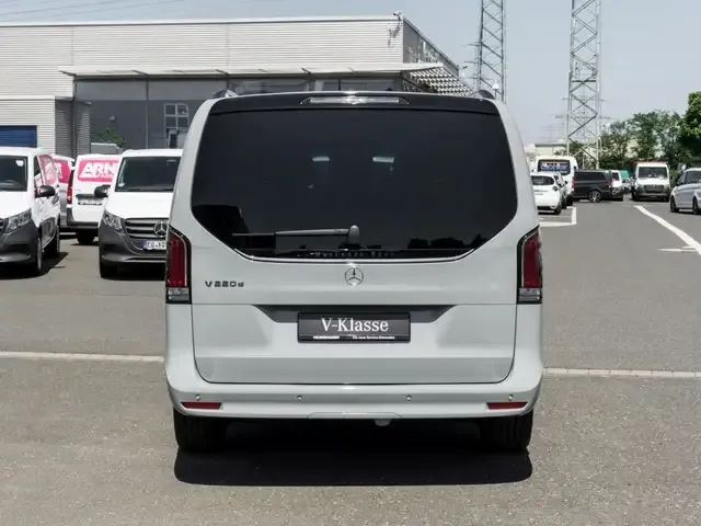 Mercedes-Benz V 220