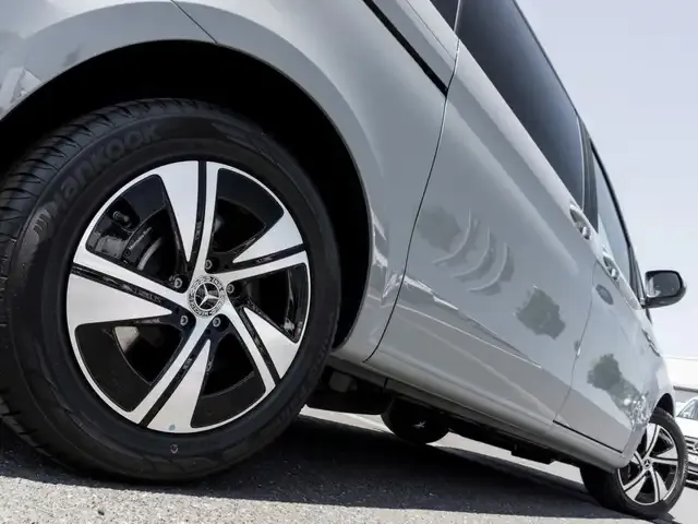 Mercedes-Benz V 220