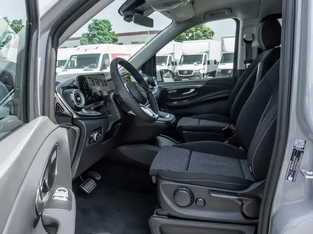 Mercedes-Benz V 220