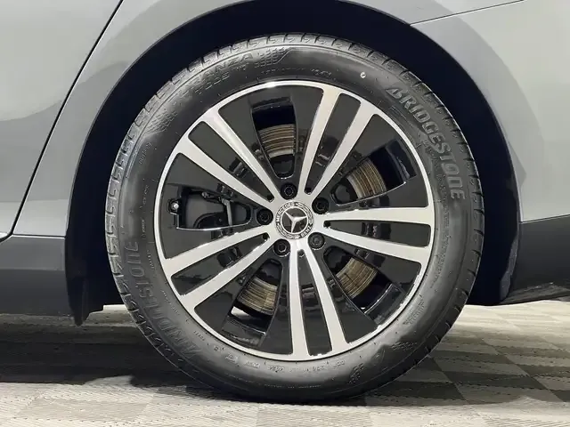 Mercedes-Benz EQE 300