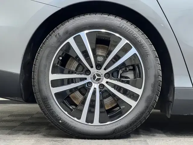 Mercedes-Benz EQE 300