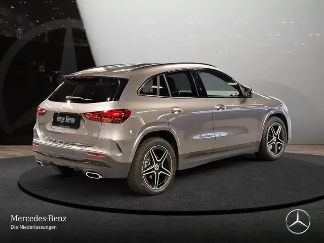 Mercedes-Benz GLA 200