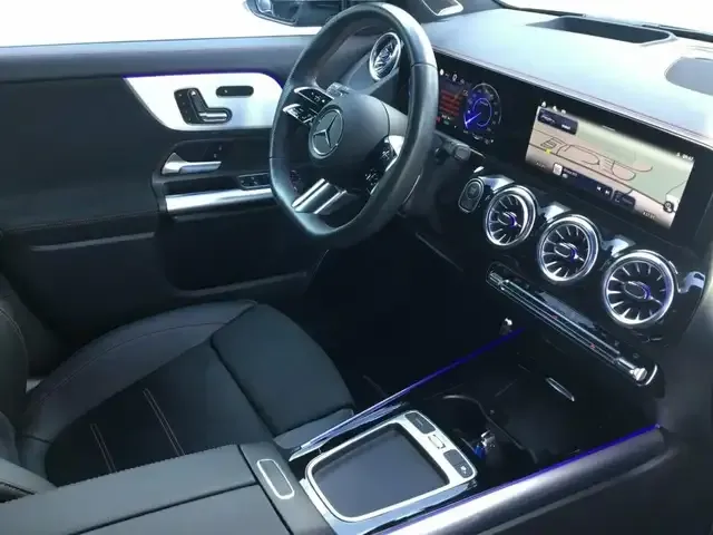 Mercedes-Benz EQA 300