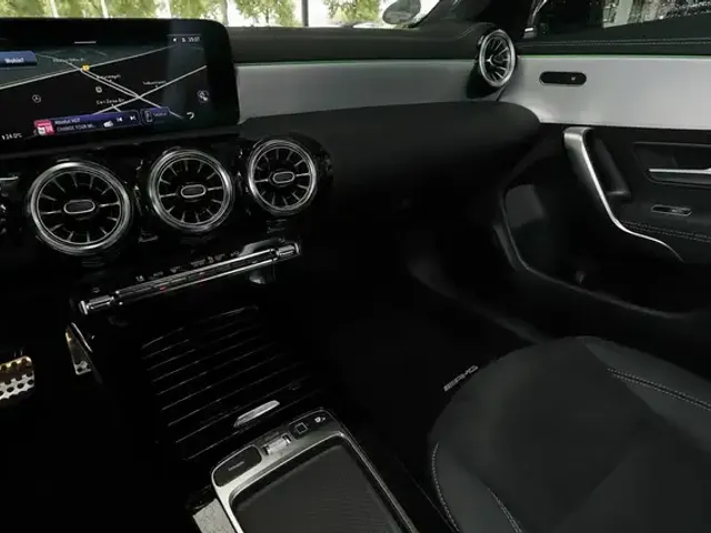 Mercedes-Benz CLA 220