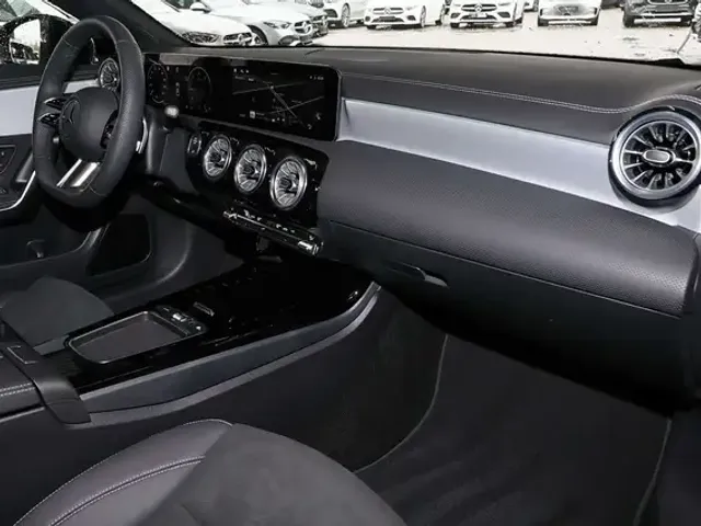 Mercedes-Benz CLA 220