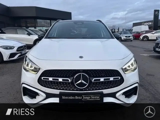 Mercedes-Benz GLA 200