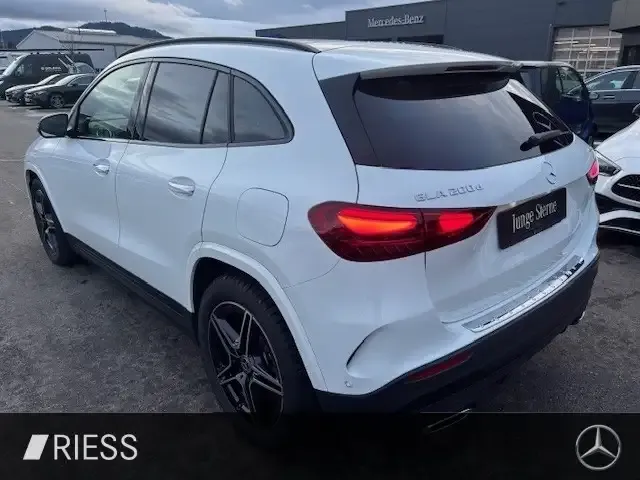 Mercedes-Benz GLA 200