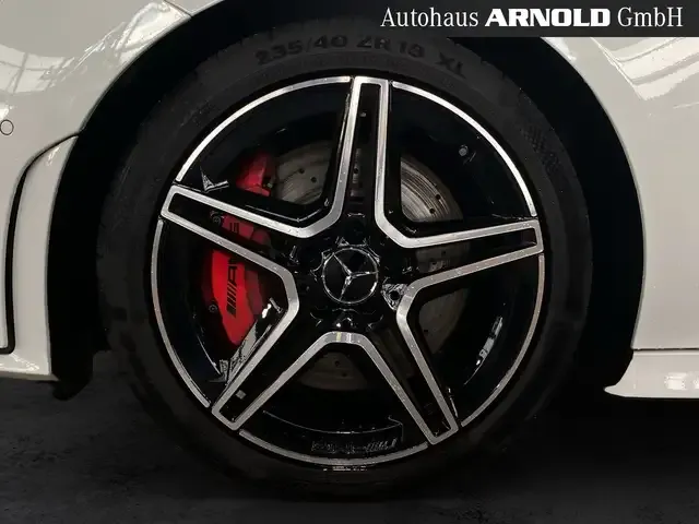 Mercedes-Benz CLA 35 AMG