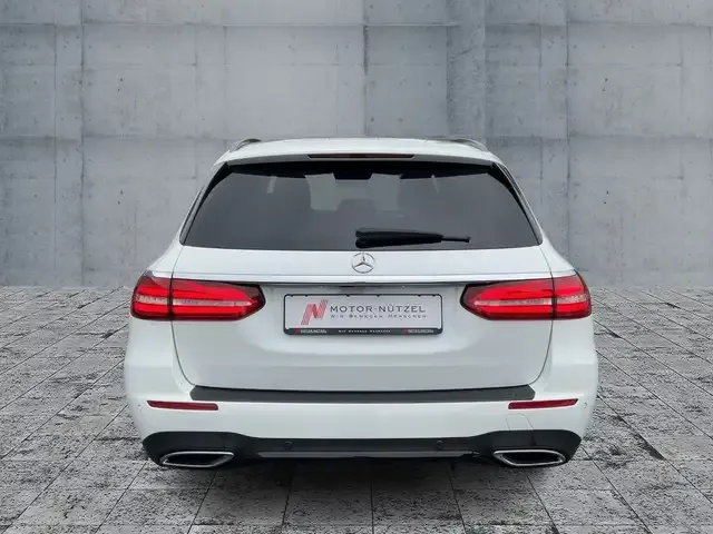 Mercedes-Benz E 220