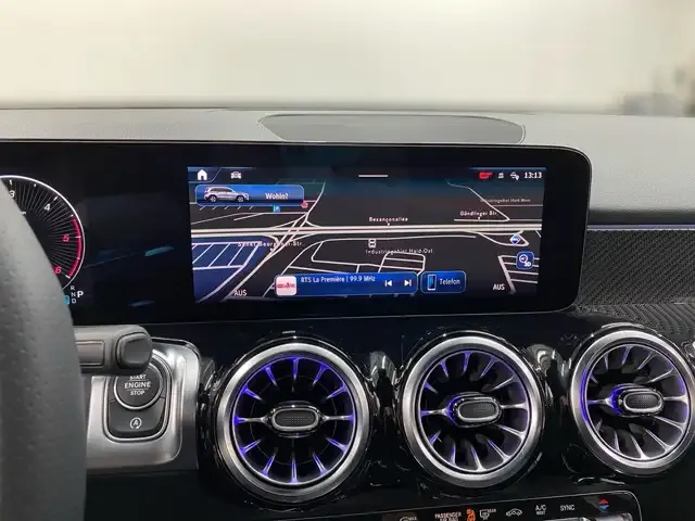 Mercedes-Benz GLB 220