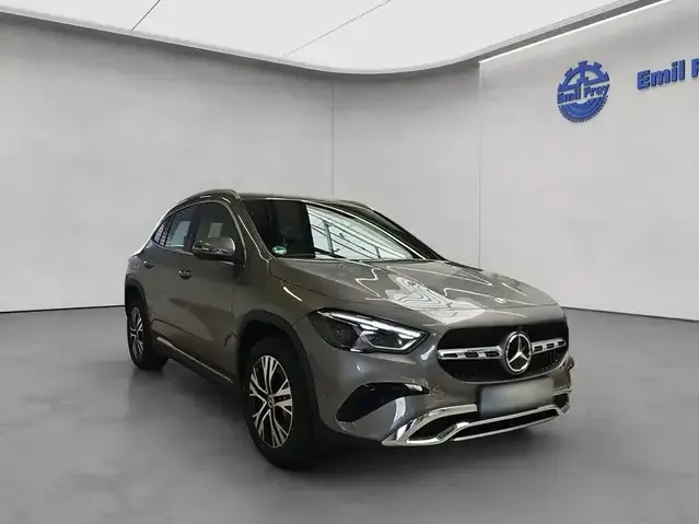 Mercedes-Benz GLA 180