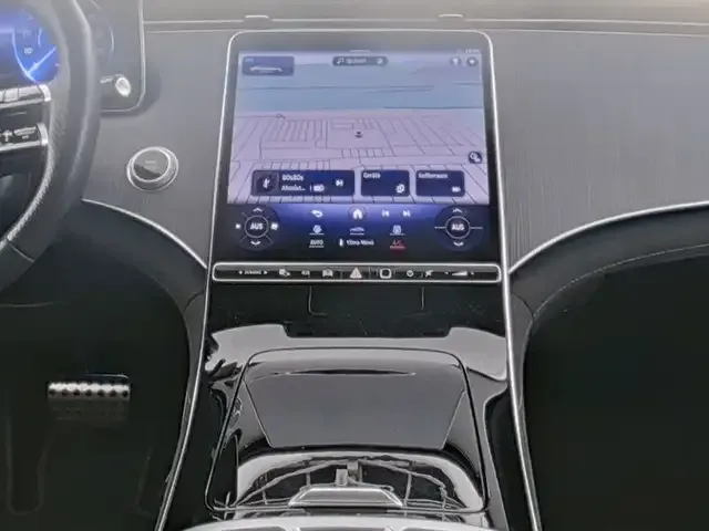 Mercedes-Benz EQE 300