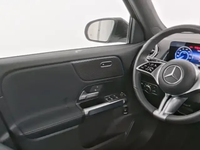 Mercedes-Benz EQB 300