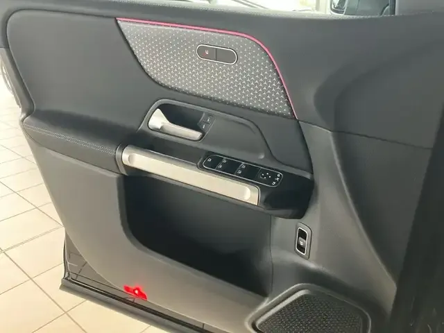 Mercedes-Benz EQB 300