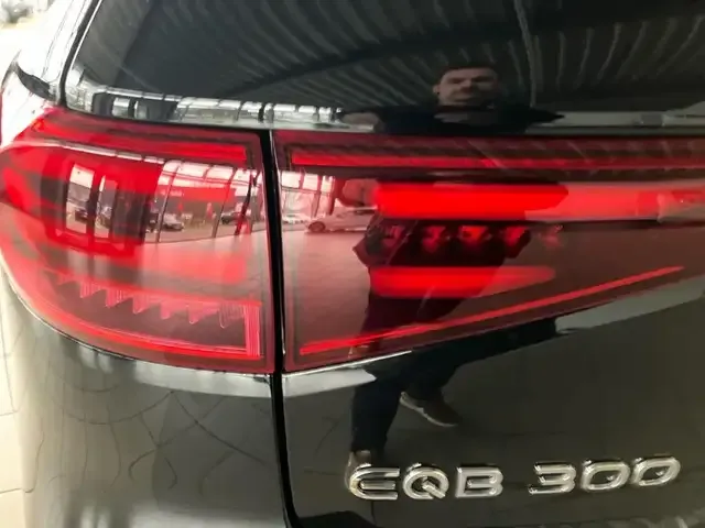 Mercedes-Benz EQB 300