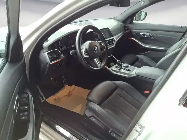 BMW 330