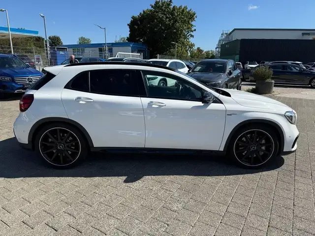 Mercedes-Benz GLA 45 AMG