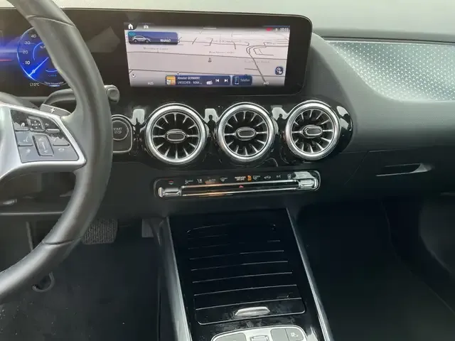 Mercedes-Benz EQA 300