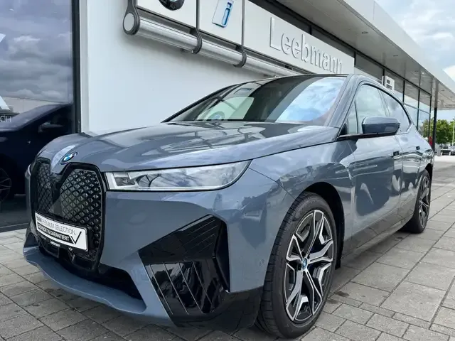 BMW iX
