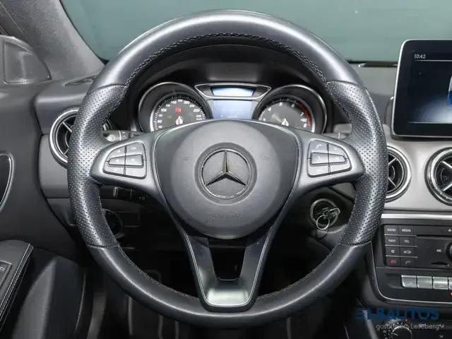 Mercedes-Benz CLA 180