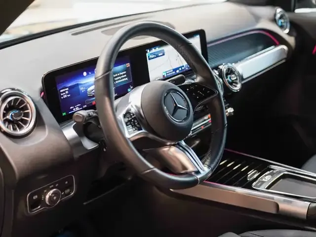 Mercedes-Benz EQB 300
