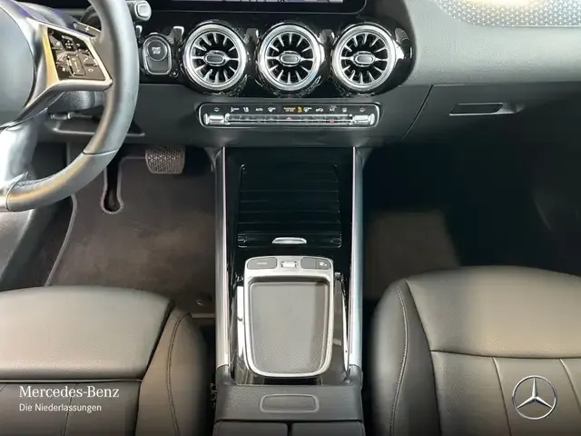 Mercedes-Benz EQA 300