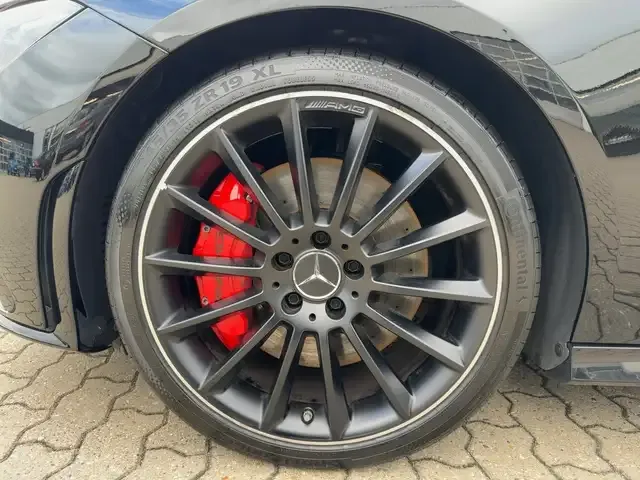 Mercedes-Benz CLA 35 AMG