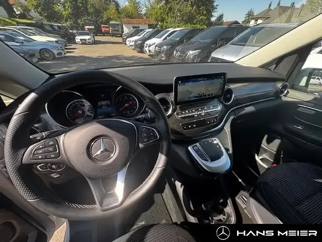 Mercedes-Benz V 250
