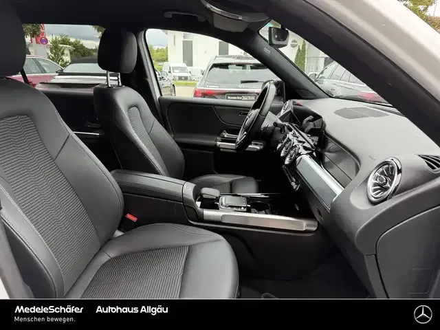 Mercedes-Benz EQB 300