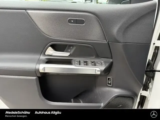 Mercedes-Benz EQB 300