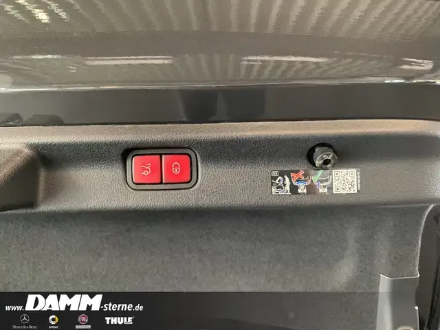 Mercedes-Benz EQE 300