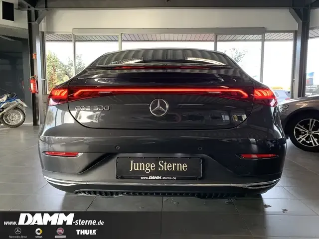Mercedes-Benz EQE 300