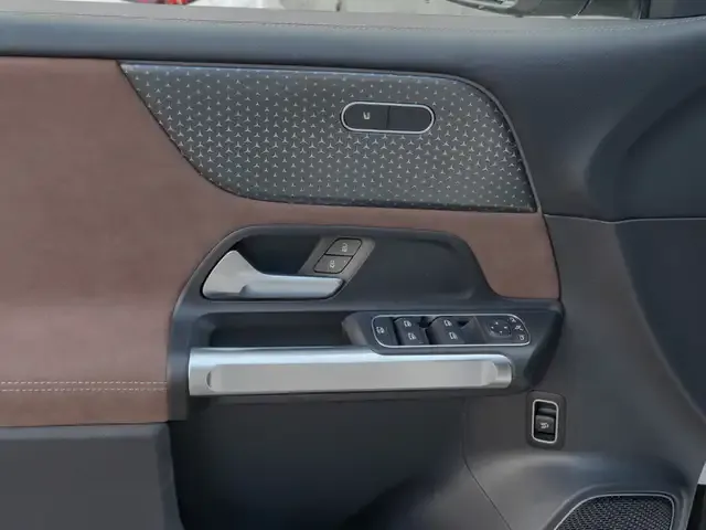 Mercedes-Benz GLB 220