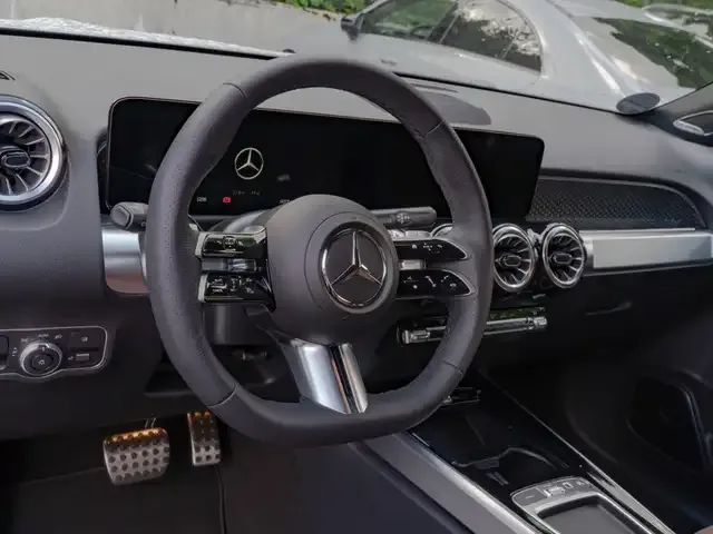 Mercedes-Benz GLB 220