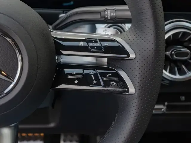 Mercedes-Benz GLB 220