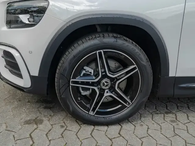 Mercedes-Benz GLB 220