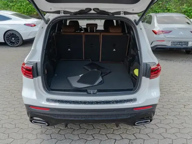 Mercedes-Benz GLB 220