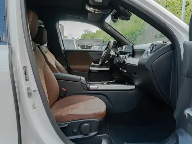 Mercedes-Benz GLB 220