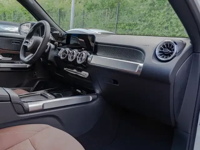 Mercedes-Benz GLB 220