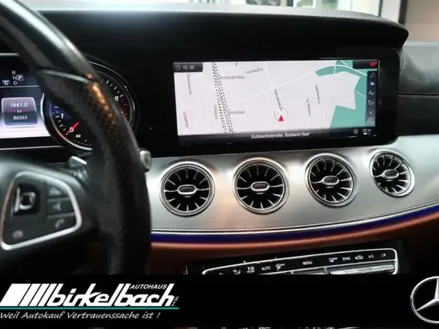 Mercedes-Benz E 200