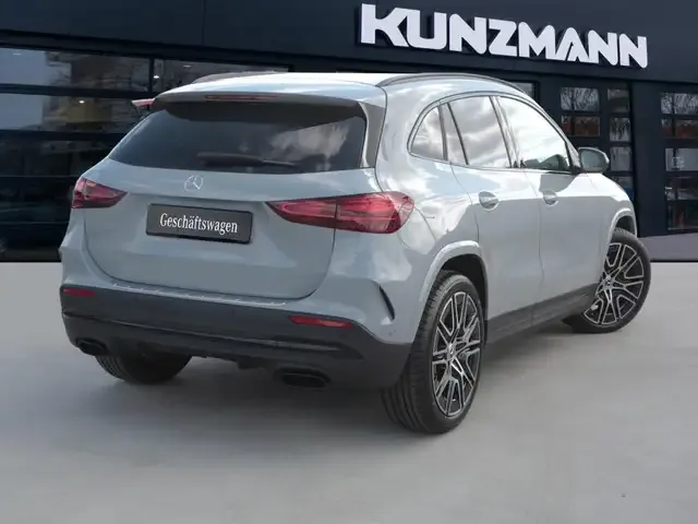 Mercedes-Benz GLA 200