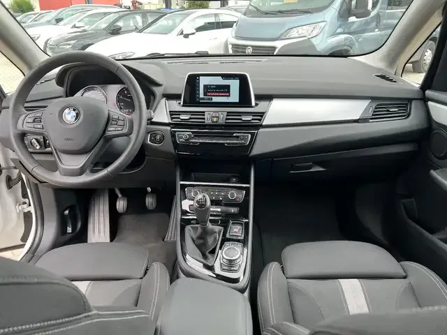 BMW 218
