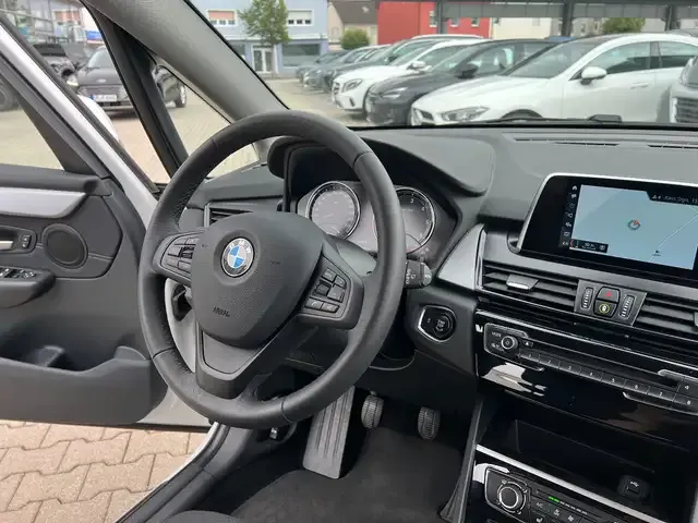 BMW 218