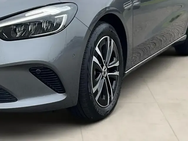 Mercedes-Benz B 220