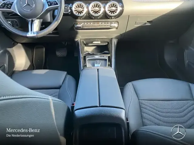 Mercedes-Benz EQA 300