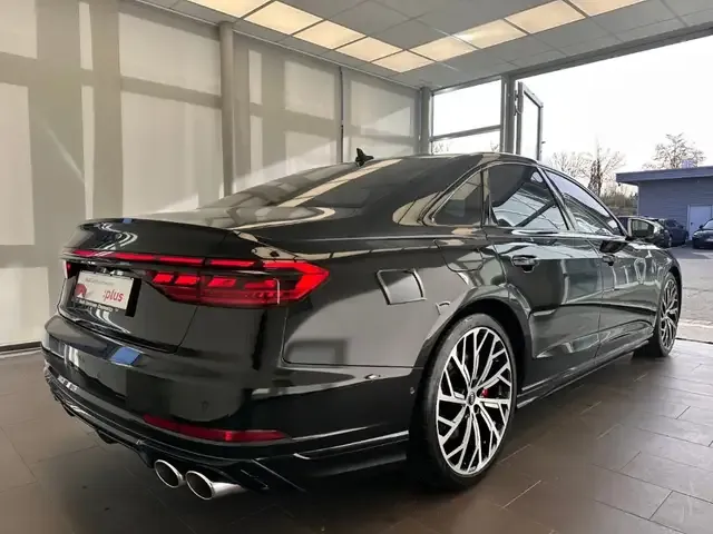Audi S8
