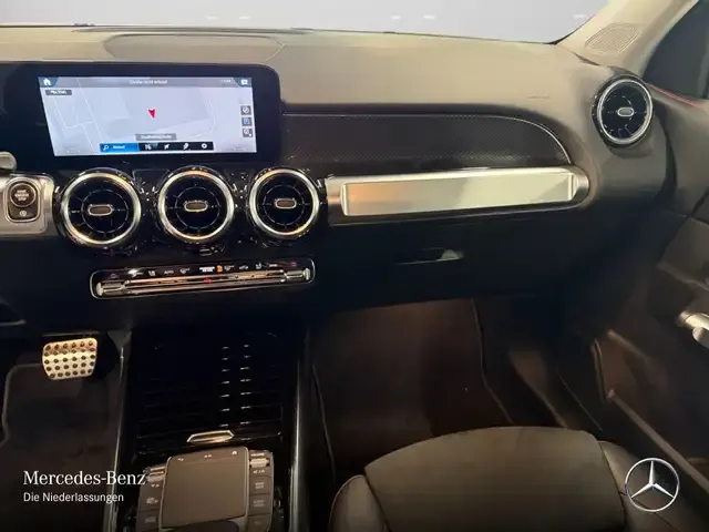 Mercedes-Benz GLB 220